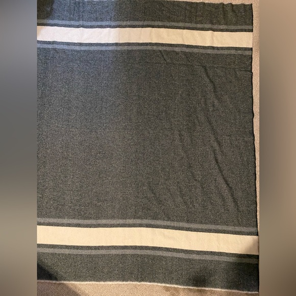 Origaudio Elliston Wool blend blanket with clip on carrier - Picture 15 of 16